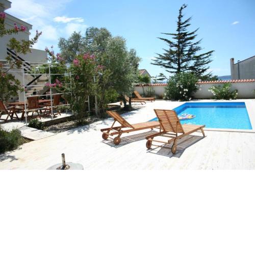 Three-Bedroom Apartment with Pool and Garden