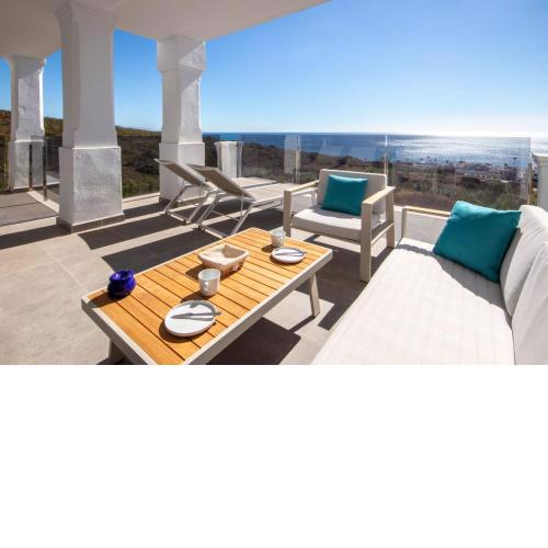 Three-bedroom apartment with stunning sea views