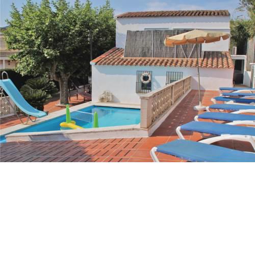 Three-Bedroom Holiday home Calella with an Outdoor Swimming Pool 08