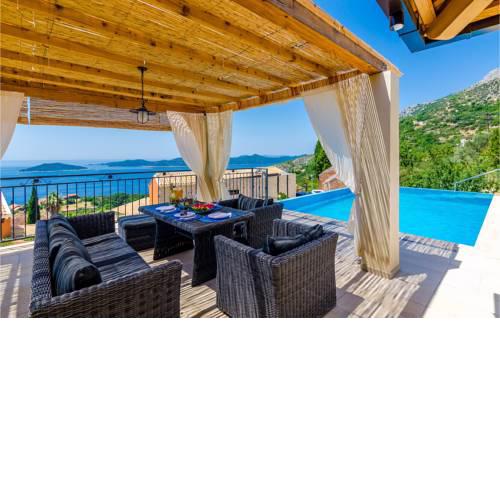 Three-Bedroom Holiday Home in Brsecine