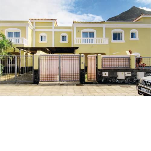 Three-Bedroom Holiday Home in Buenavista del Norte