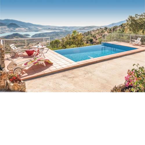 Three-Bedroom Holiday Home in Cadiz