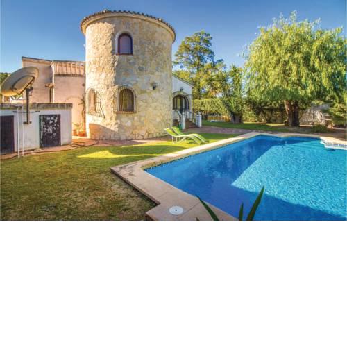Three-Bedroom Holiday Home in Els Poblets