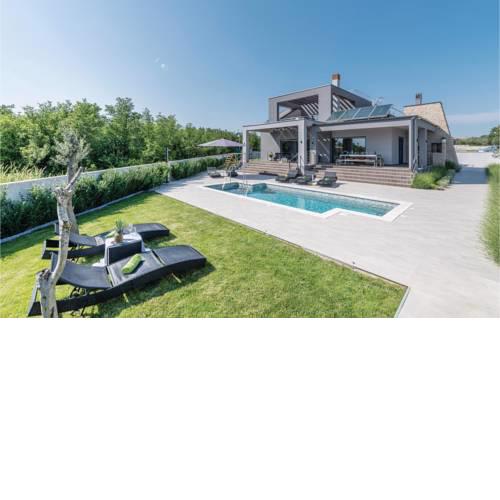 Three-Bedroom Holiday Home in Galizana