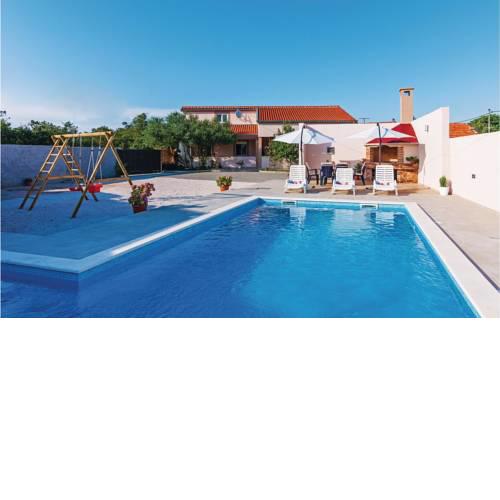 Three-Bedroom Holiday Home in Galovac