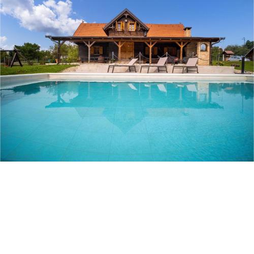 Three-Bedroom Holiday Home in Gornji Trpuci