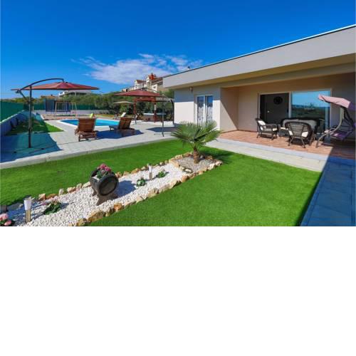 Three-Bedroom Holiday Home in Kastel Stafilic