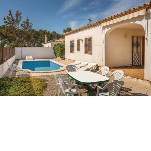 Three-Bedroom Holiday Home in L'Ametlla de Mar