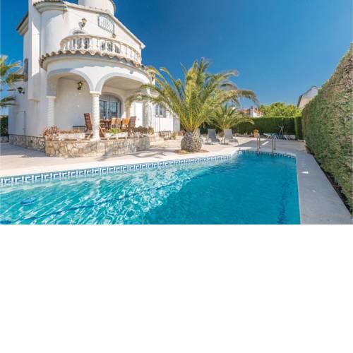 Three-Bedroom Holiday Home in L'Ametlla de Mar