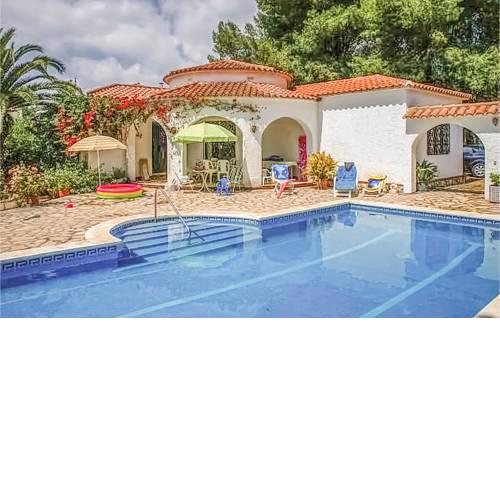 Three-Bedroom Holiday Home in Miami Platja