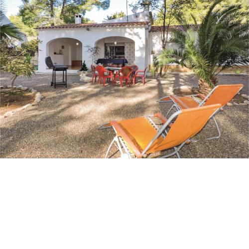 Three-Bedroom Holiday Home in Miami Playa