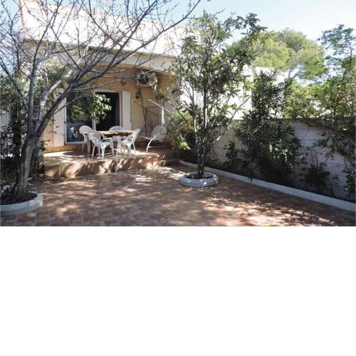 Three-Bedroom Holiday Home in Miami Playa