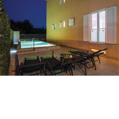 Three-Bedroom Holiday Home in Mlini
