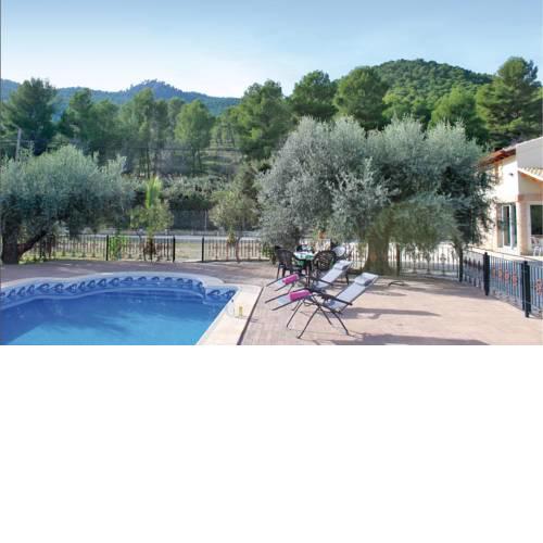 Three-Bedroom Holiday Home in Moratalla