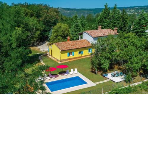 Three-Bedroom Holiday Home in Nedescina