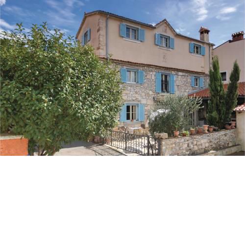 Three-Bedroom Holiday Home in Pomer