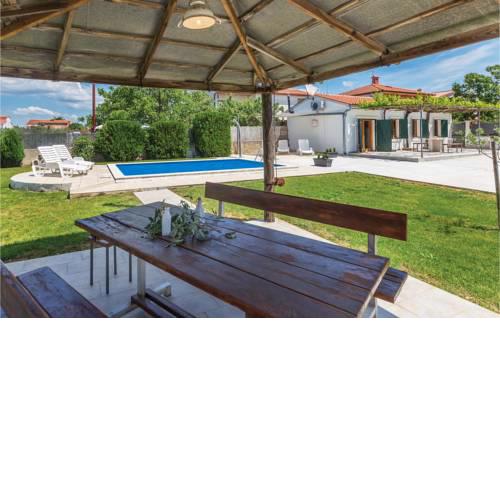 Three-Bedroom Holiday Home in Pula