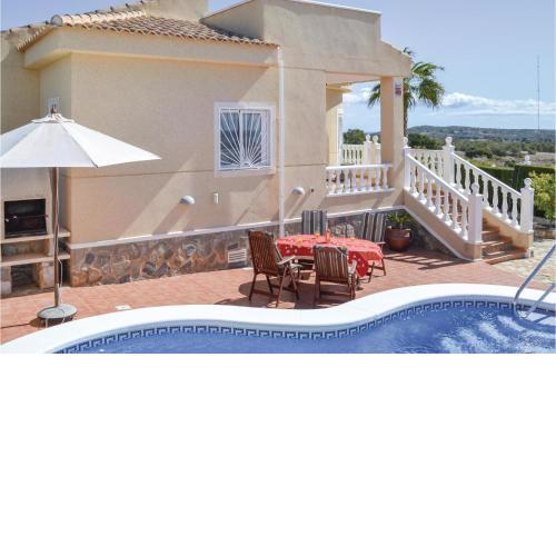 Three-Bedroom Holiday Home in Quesada-Rojales