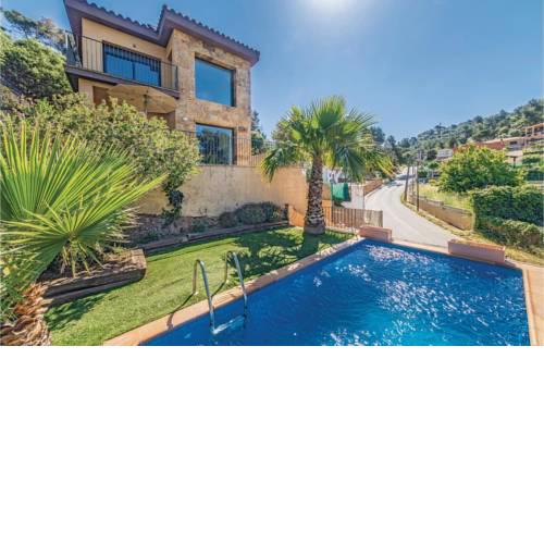 Three-Bedroom Holiday Home in Santa Susanna
