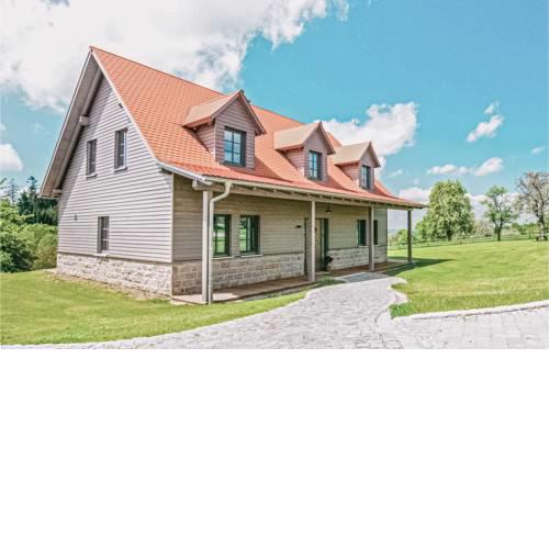 Three-Bedroom Holiday Home in Schillingsfurst