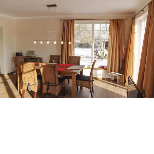 Three-Bedroom Holiday Home in Settin