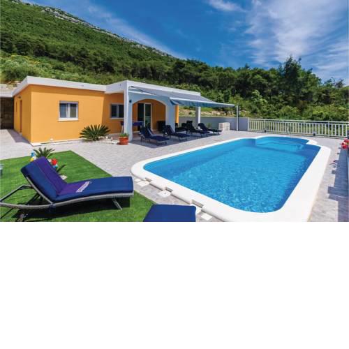 Three-Bedroom Holiday Home in Ston