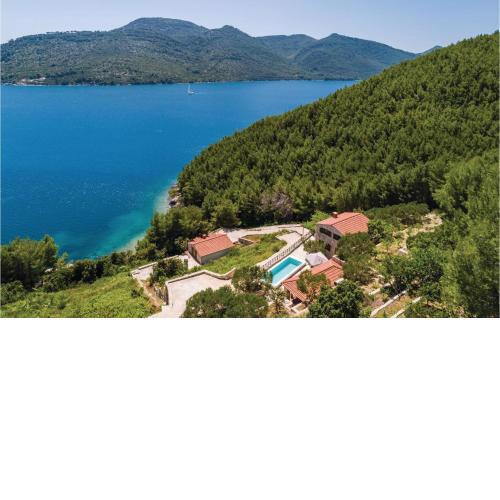 Three-Bedroom Holiday Home in Ston