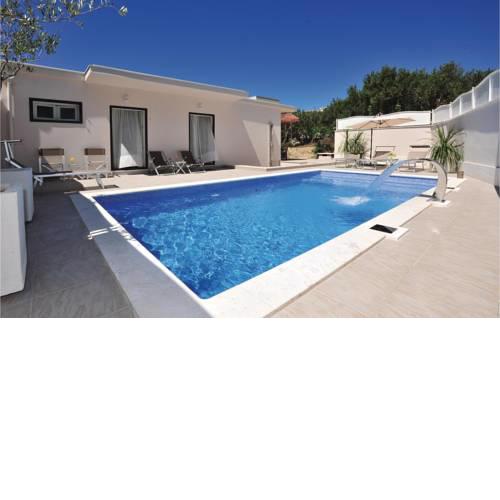 Three-Bedroom Holiday home Makarska with Sea view 04