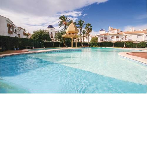 Three-Bedroom Holiday home Santa Pola with an Outdoor Swimming Pool 05