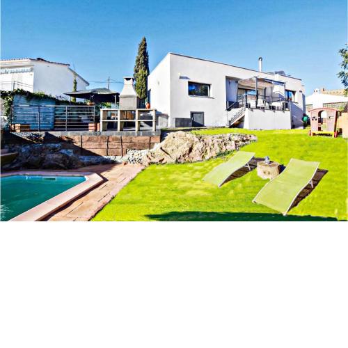 Three-Bedroom Holiday home Santa Susanna with Sea View 09