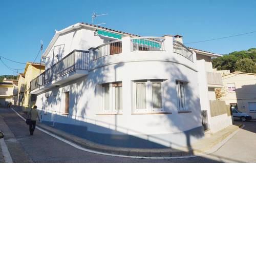 Three-Bedroom Holiday home St. Andreu de Llavane. with Mountain View 06