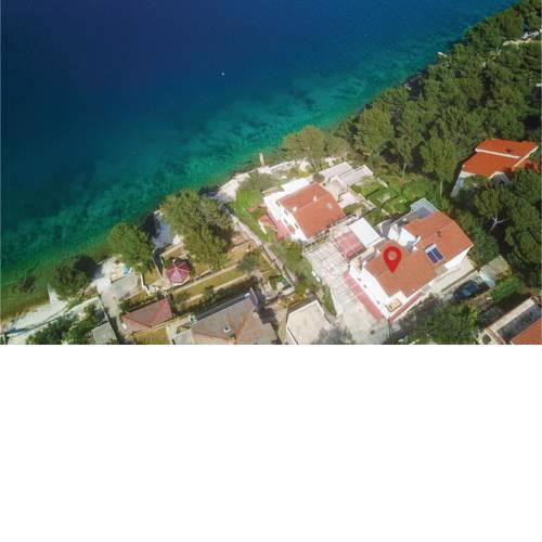 Three-Bedroom Holiday home with Sea View in Okrug Donji