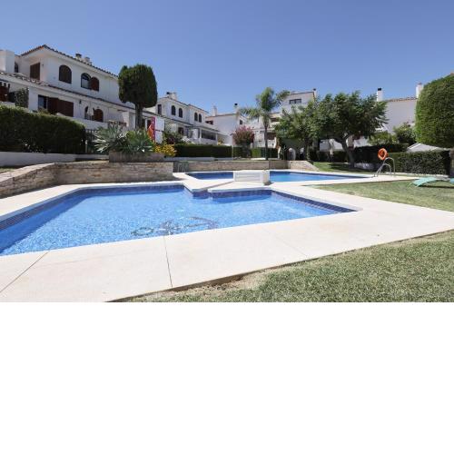 Three bedroom townhouse 200 meters from the beach!