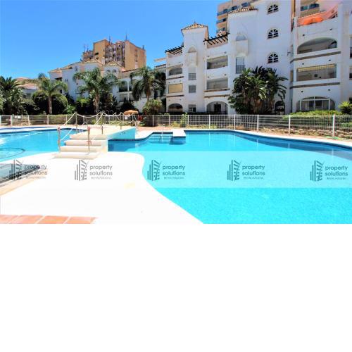 Timón II Apartamentos. A 90 metros de la playa. Piscina y Parking gratis.