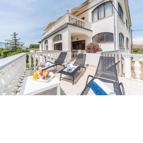 Tinel Apartment Sukosan