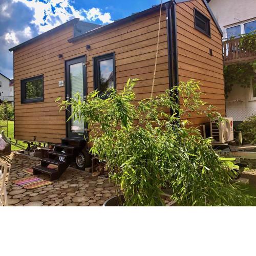 Tiny House mit Saunafass und Garten