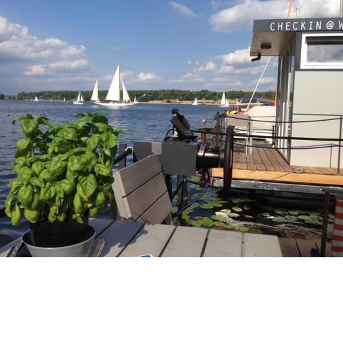 Tiny Houseboat Wannsee