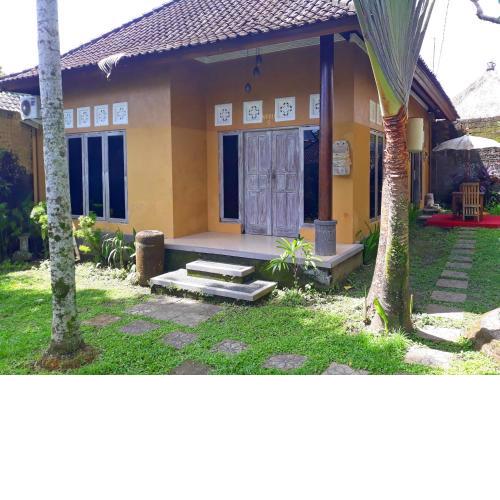 Tirta Tawar Ubud Villa with shared pool