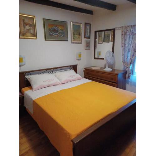 Tomic Room