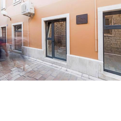 Tonio Rooms