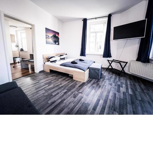 Top Apartment mit 2 Schlafzimmern & Esszimmer - schnelles Internet und nah zu Porsche, DHL & Flughafen