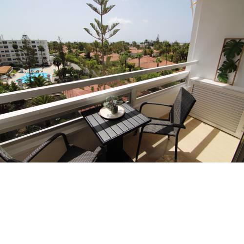 TOP FLOOR APARTMENT WITH FANTASTIC VIEWS