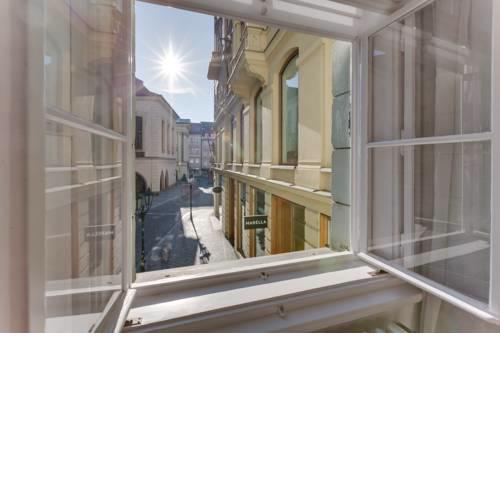 Top Location - OLD TOWN SQUARE