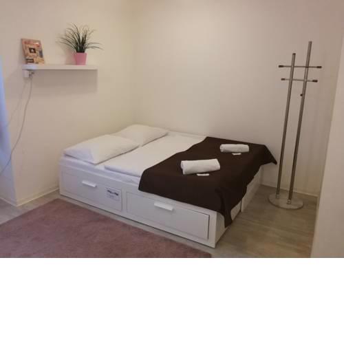 Top Location Economy Studio