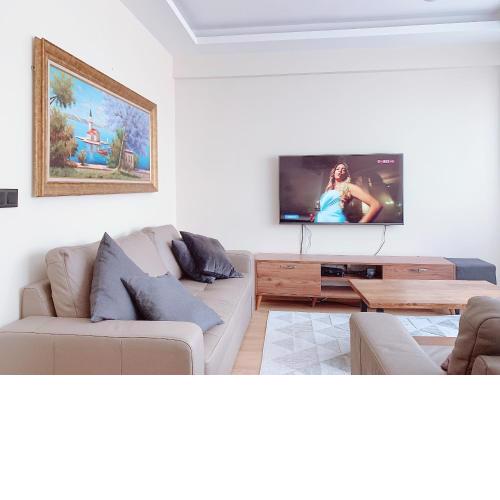 Top Quality Cozy Apartment in a Perfect Location.