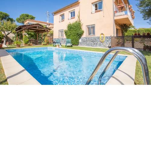 Tordera Villa Sleeps 8