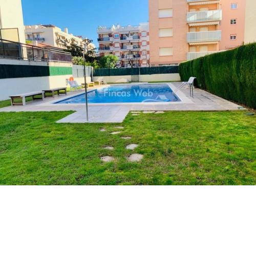 Torredembarra centro, bonito piso con piscina comunitaria y parking, a pocos minutos de la playa