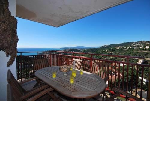 Tossa de Mar Apartment Sleeps 7 with Pool