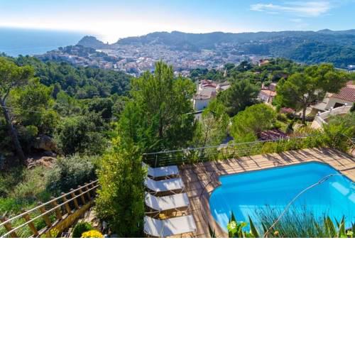 Tossa de Mar Villa Sleeps 9 Pool WiFi