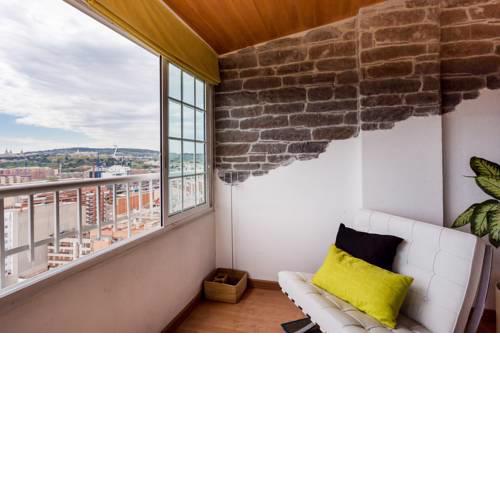 Touch The Sky Apartment, steps away from metro